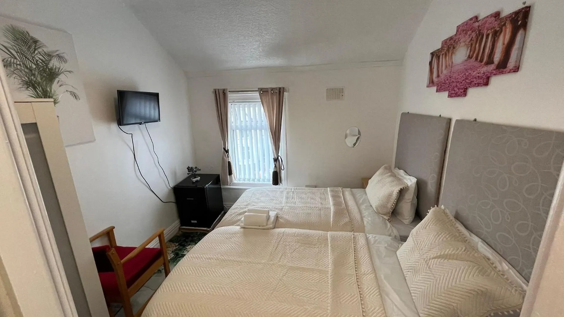 Pinnacle Hotel And Suites Formerly Jean Martyn Hotel Blackpool United Kingdom